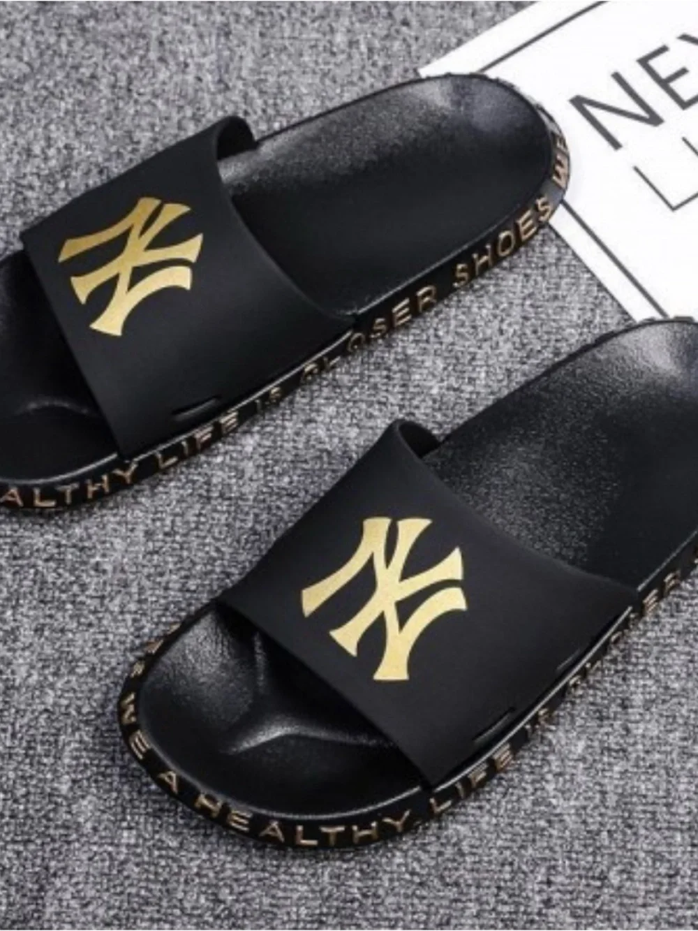 NWOT-Mens 9 NEW YORK YANKEE  Jual SANDAL black and gold Unique slides  flip-flop
